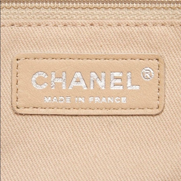 CHANEL FRENCH RIVIERA QUILTED SUEDE HOBO
BAG - Picture 5 of 7